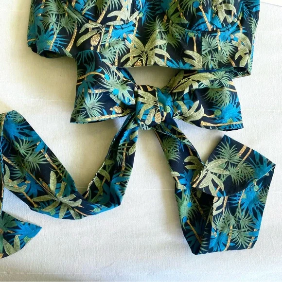 NWT Petersyn X Revolve Joplin Paradise floral flutter sleeve crop top - Picture 8 of 12